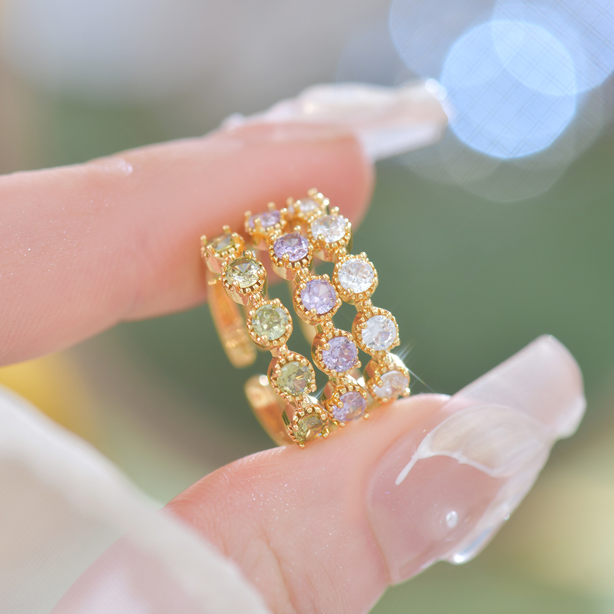 Anello vintage da donna con zircone verde oliva elegante_voghion.com