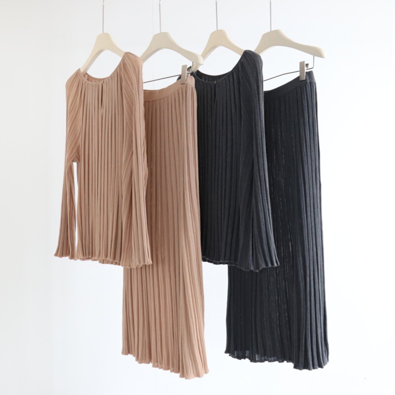 Niche luxury, Lyocell heavy-duty three-dimensional pleated knit sweater, new autumn Tencel elegant two-piece set with slightly flared sleeves Niche luxury, Lyocell heavy-duty three-dimensional pleated knit sweater, new autumn Tencel elegant two-piece set with slightly flared sleeves