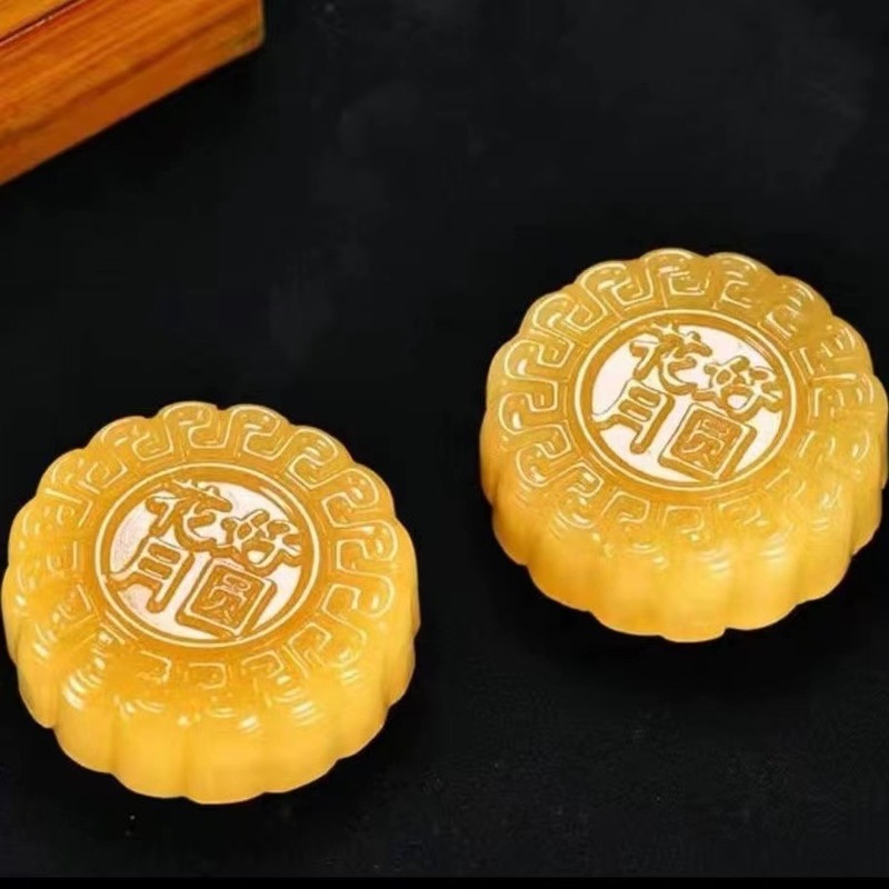 天然米黄玉月饼摆件中秋礼品玉髓月饼玛瑙花好月圆摆件商务礼品|undefined