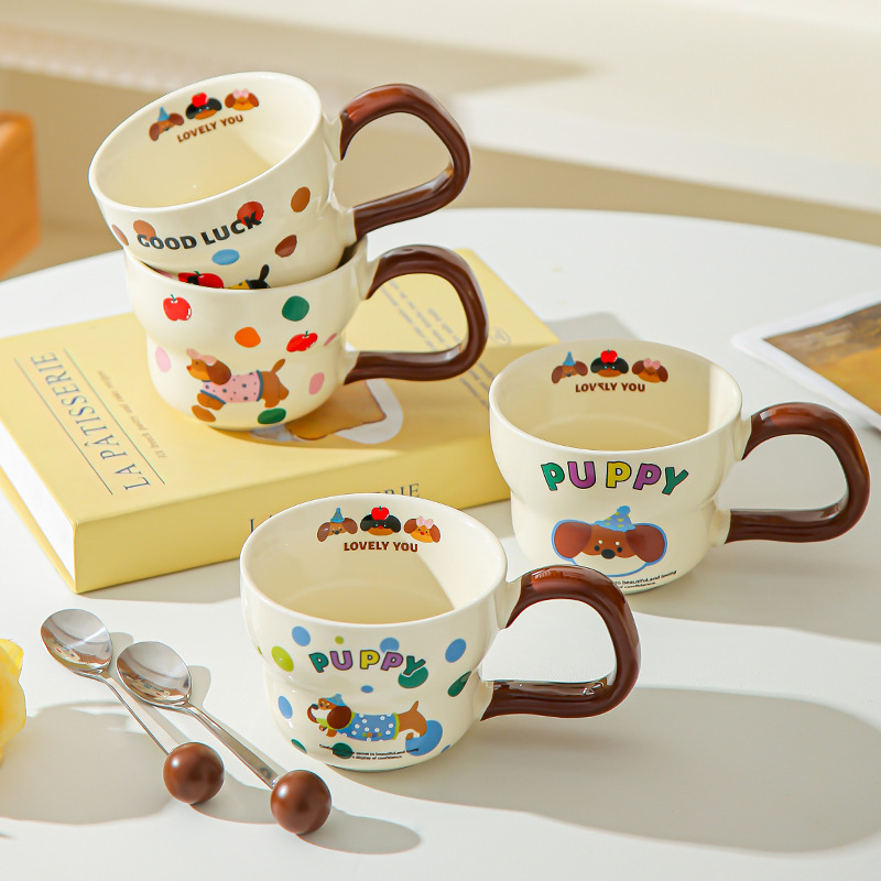 Serie de tazas de perro de salchicha chicas lindas tazas de agua potable domésticas nuevas tazas de café de desayuno de cerámica 2025 tazas