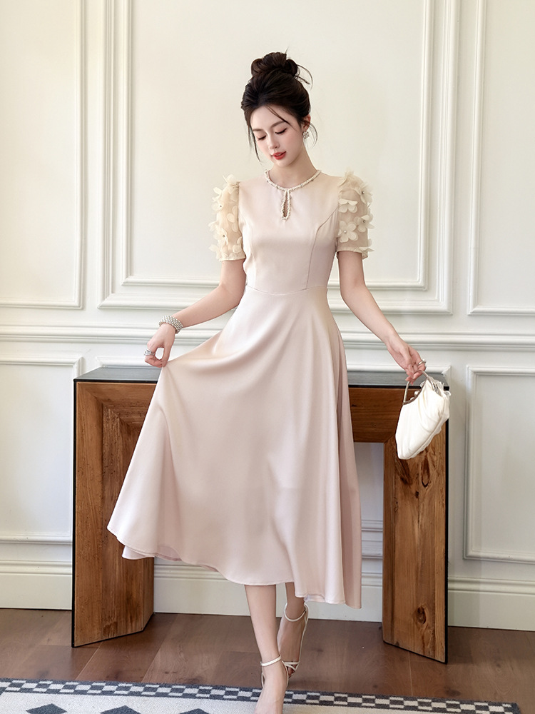 Váy phồng eo thon cổ tròn cut out tay áo cánh hoa kiểu Pháp — sâm panh