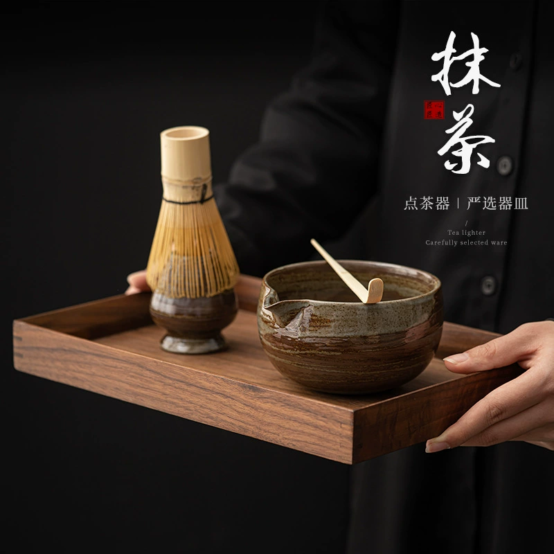 Японская печь превращается в грубую глиняную посуду