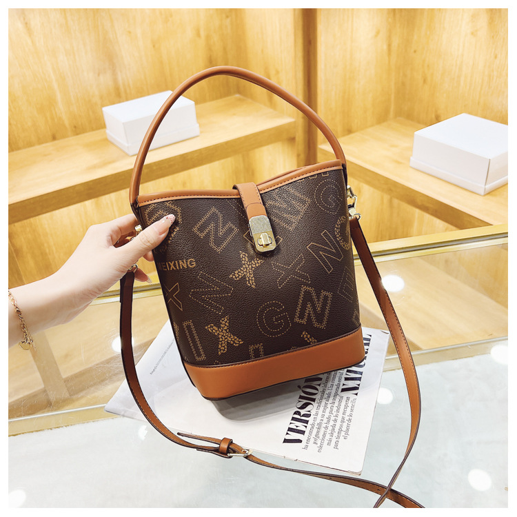 Borsa a tracolla monospalla classica versatile di vendita calda da donna 2023 con lettera stampata nuova_voghion.com