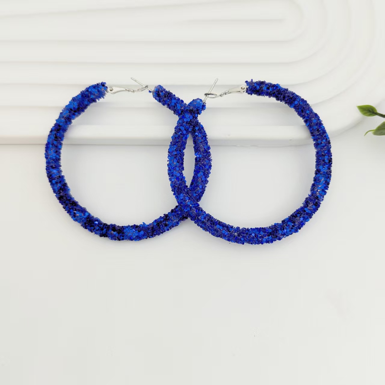 欧米風誇張スパンコール大丸型イヤリング　おしゃれなカラフルスパンコールキャンディーカラー個性派レディースイヤリング