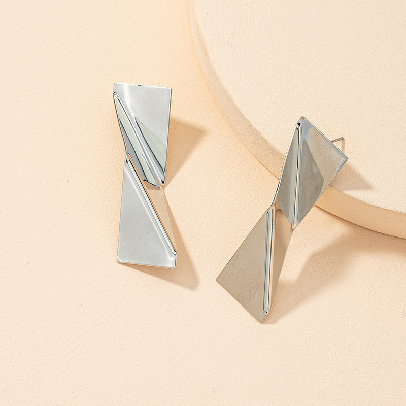 Retro Fashion Geometric Metal Earrings display picture 2