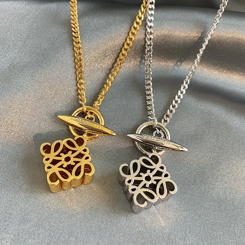 Heavy industry style! Luojia moon cake otbuckle necklace for Women summer 2022 new light luxury niche advanced design sweater chain Heavy industry style! Luojia moon cake otbuckle necklace for Women summer 2022 new light luxury niche advanced design sweater chain