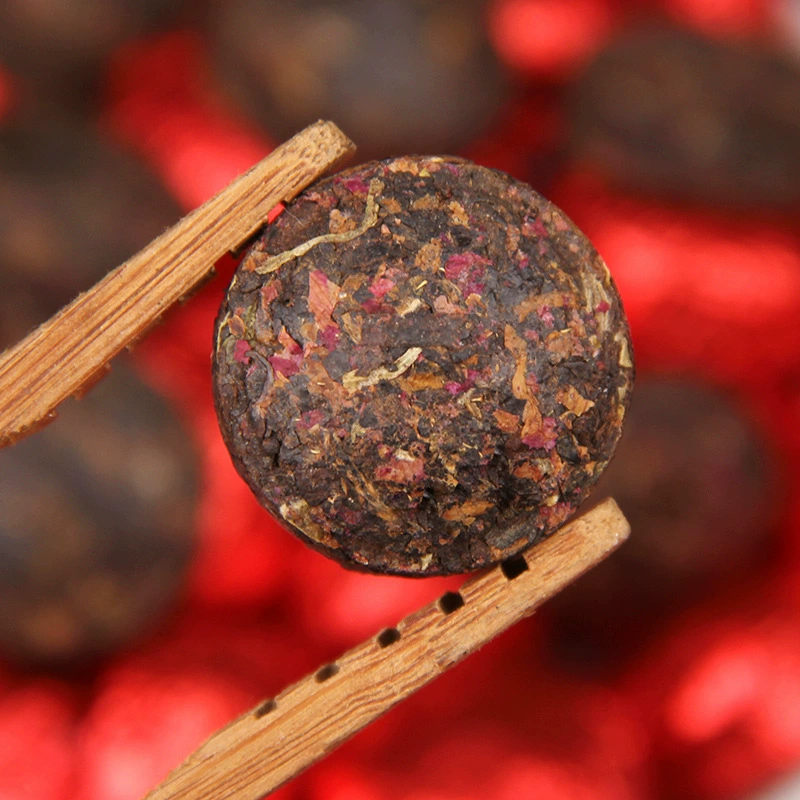 Пуэр чай, маленький розовый чай с розой