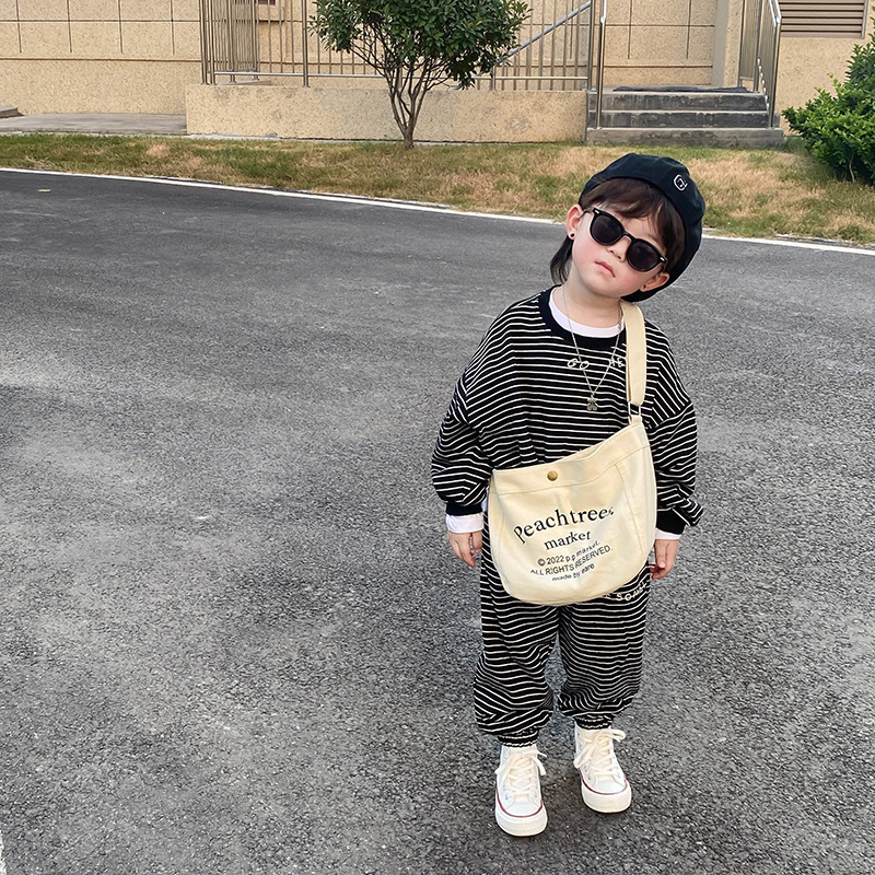 新しい子供のキャンバスのカバンはカジュアルです。|undefined
