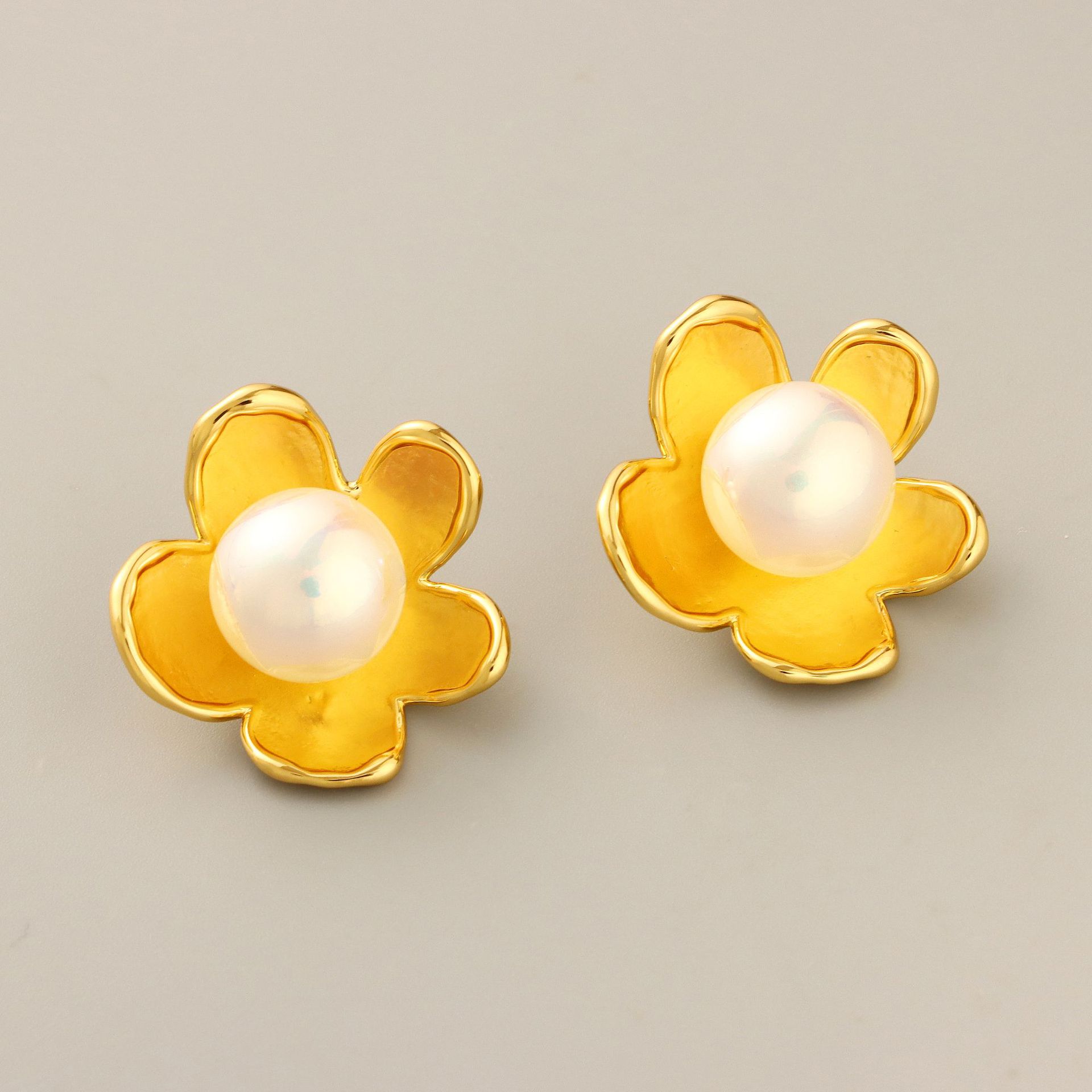 fashionable stone inlay flower-shaped pearl