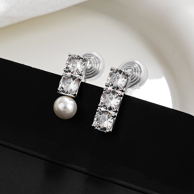 De gama alta de lujo de luz de circón personalizado perla pendientes geométricos de las mujeres no perforadas mosquito bobina oreja clip elegante pendientes de moda