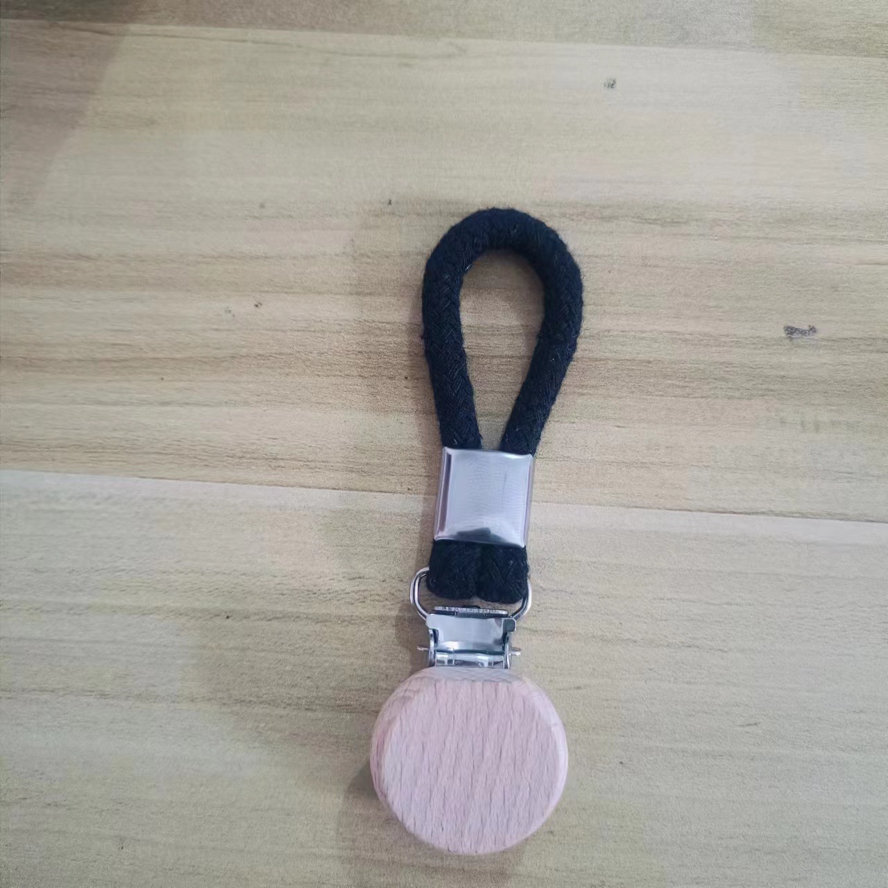 Venta caliente transfronteriza clip de toalla de baño cuerda tejida clip de almacenamiento de metal multifuncional suministro directo de fábrica