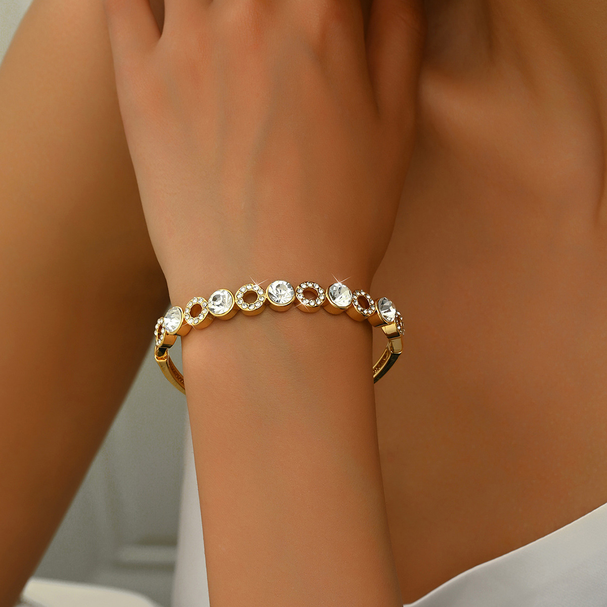 Brazalete retro de oro rosa in diamantes brazalete de geometría de moda coreana alta sensación de lujo ligero joyas al por mayor image 8