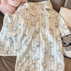 緑のストライプは熊の夏のパジャマを自嘲します。