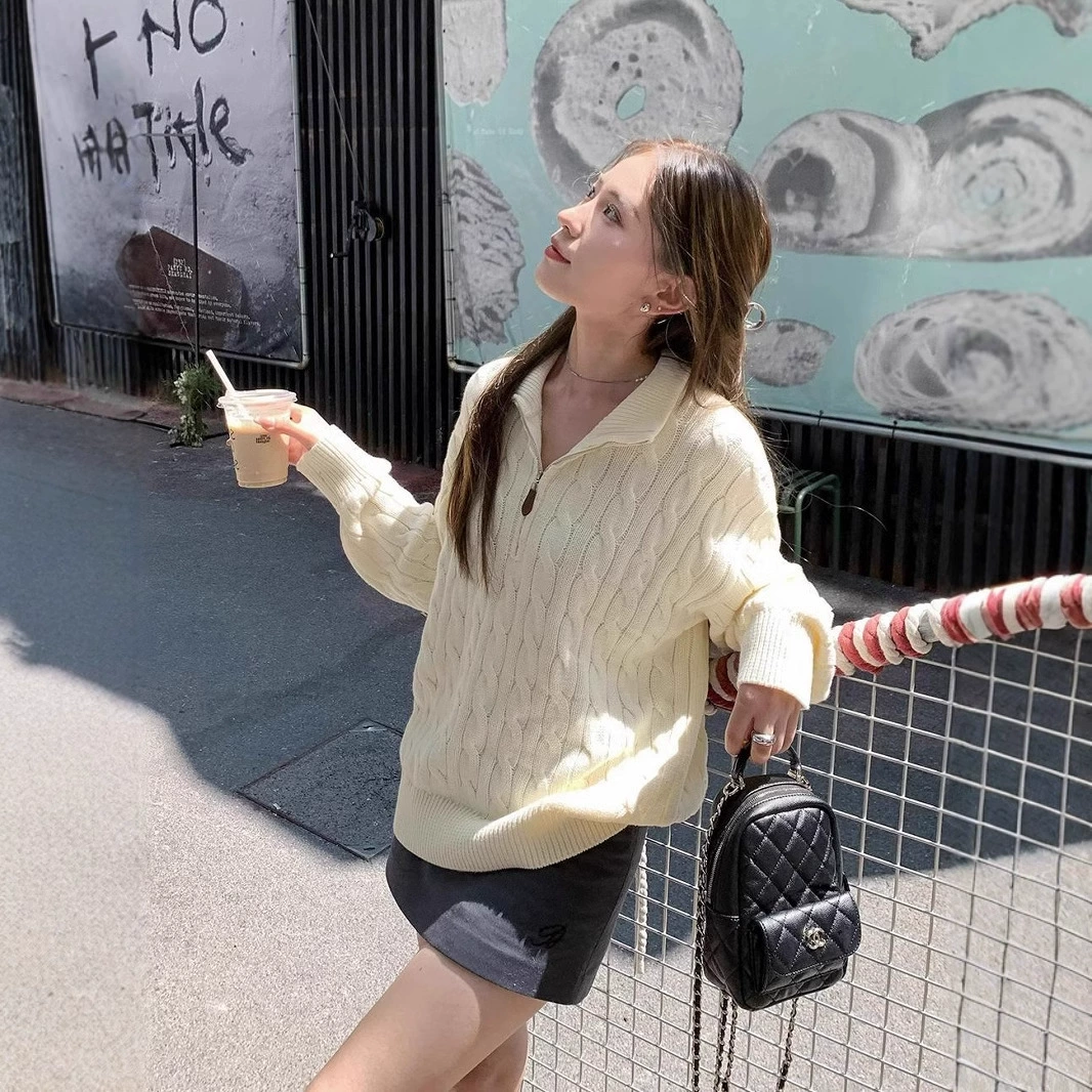 Винтажный молочный белый старый денежный ветер с высоким воротником свитер женский осень-зима 2024 полузастежка-молния дизайн чувствует трикотажный американский нижний свитер