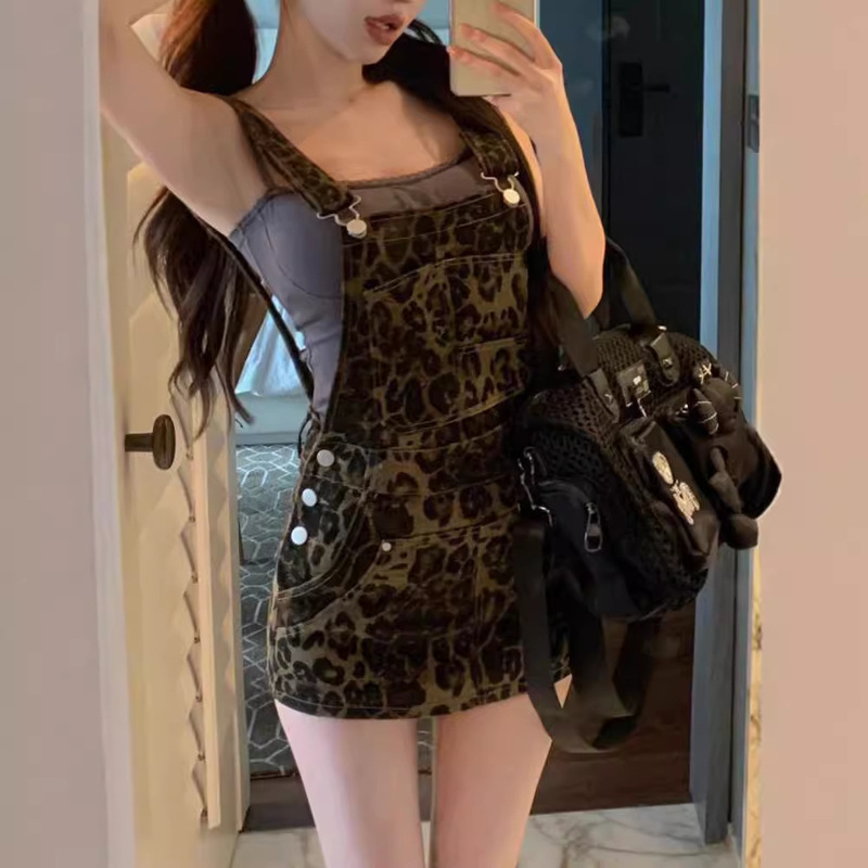 Retro Leopard Print Denim Short Skirt for Women 202 5 Spring and Summer Sexy Style Age-Reducing Starts Slimming Look Versatile Suspender Skirt