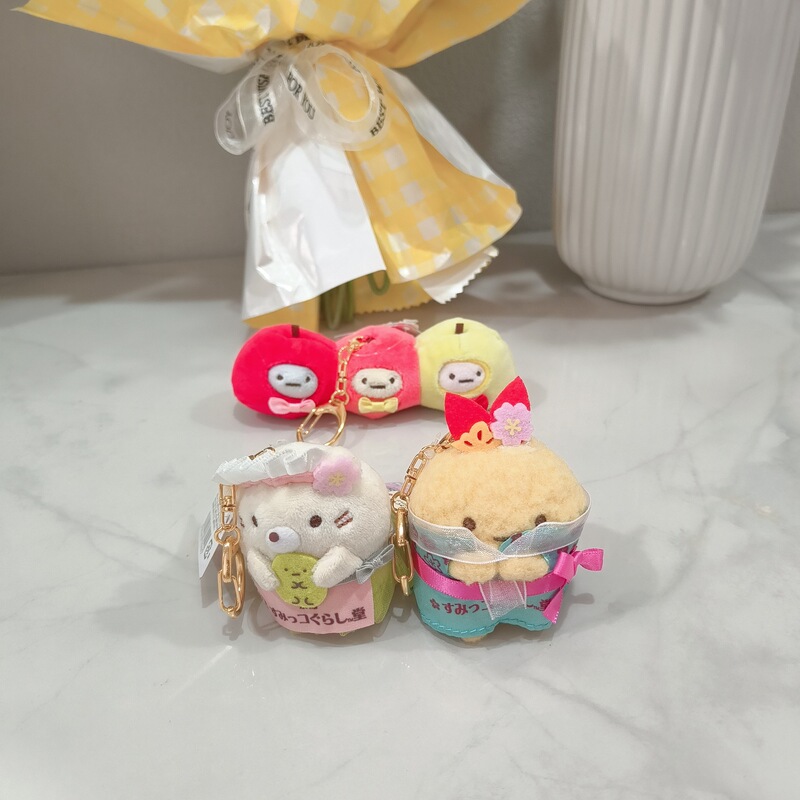 日本のコーナービーイングテンプル限定版フライドシュリンプイエローキャットぬいぐるみペンダントキーホルダーガールハートギフトバッグペンダント|undefined