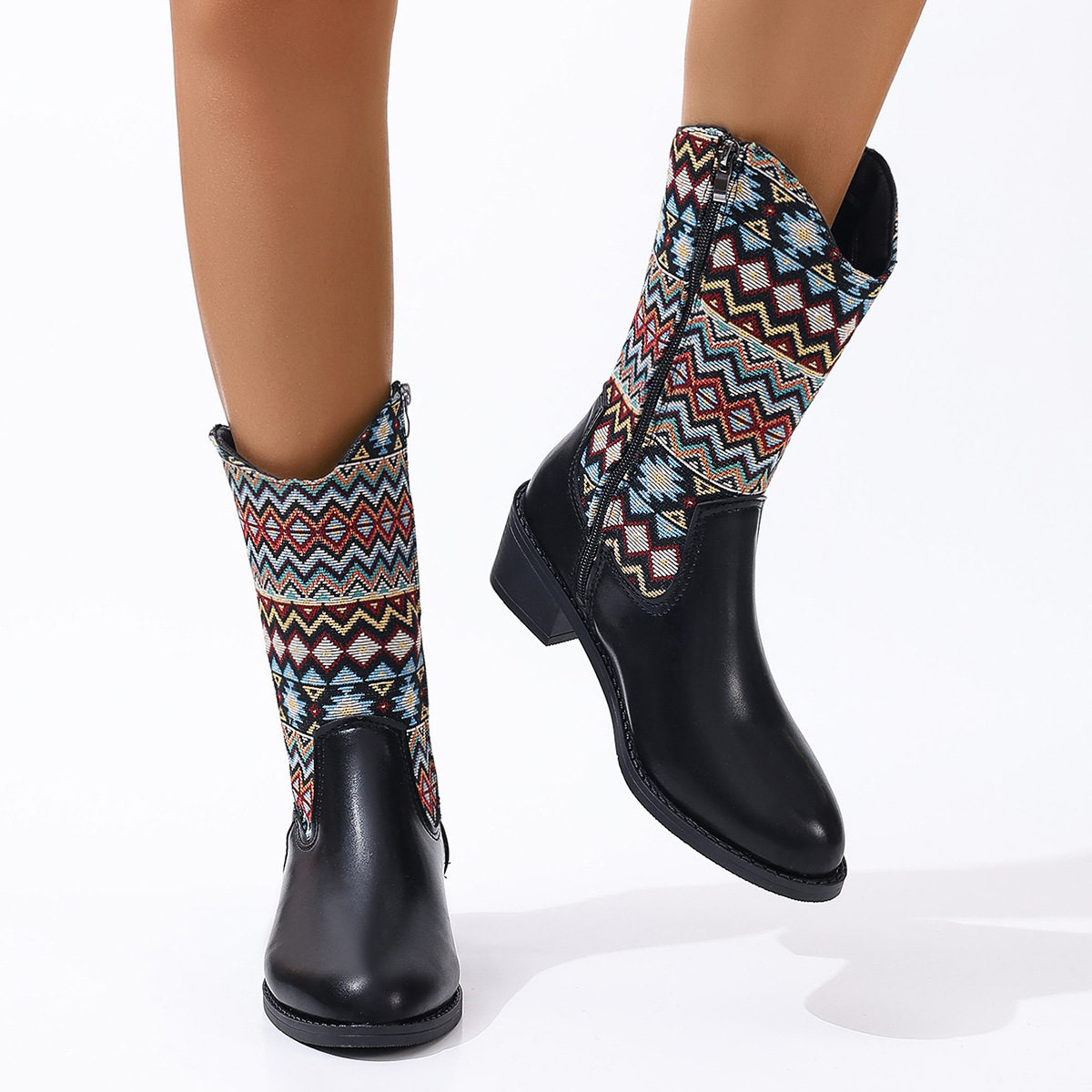 Große Damenschuhe im Ethno-Stil mit halbhohem Absatz_voghion.com