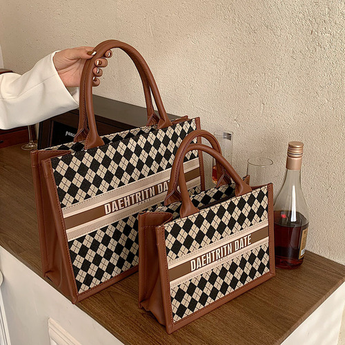 Fashionable retro contrasting diamond handheld tote bag new shoulder armpit bag women's popular large-capacity commuter bag