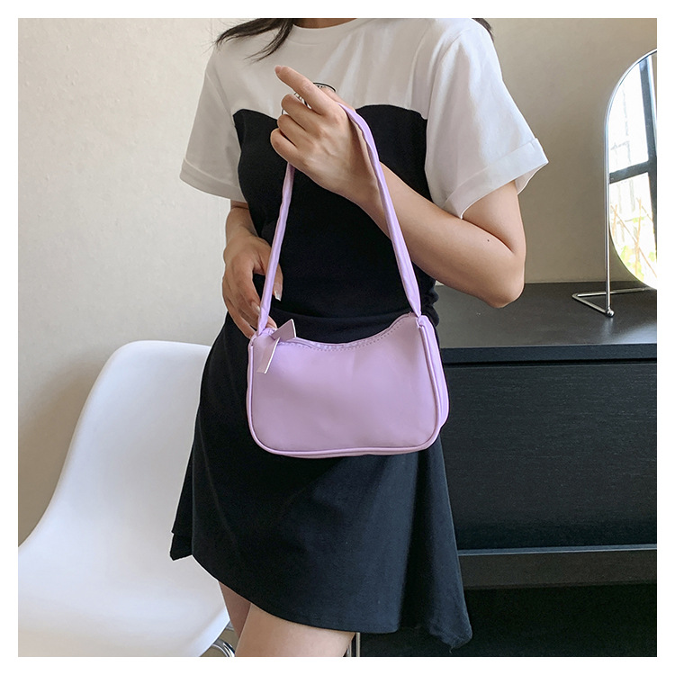 Women's Small Pu Leather Solid Color Vintage Style Square Zipper Shoulder Bag display picture 3