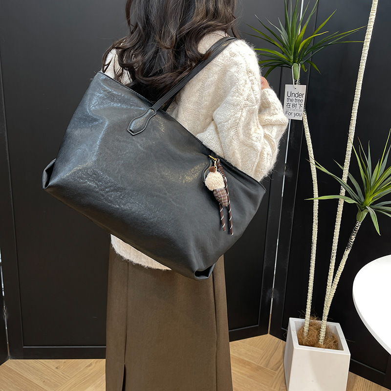 Large-Capacity Bag Fashion Korean Style Handbag 2025 New Ins Shoulder Armpit Bag Retro Commuter Tote Bag