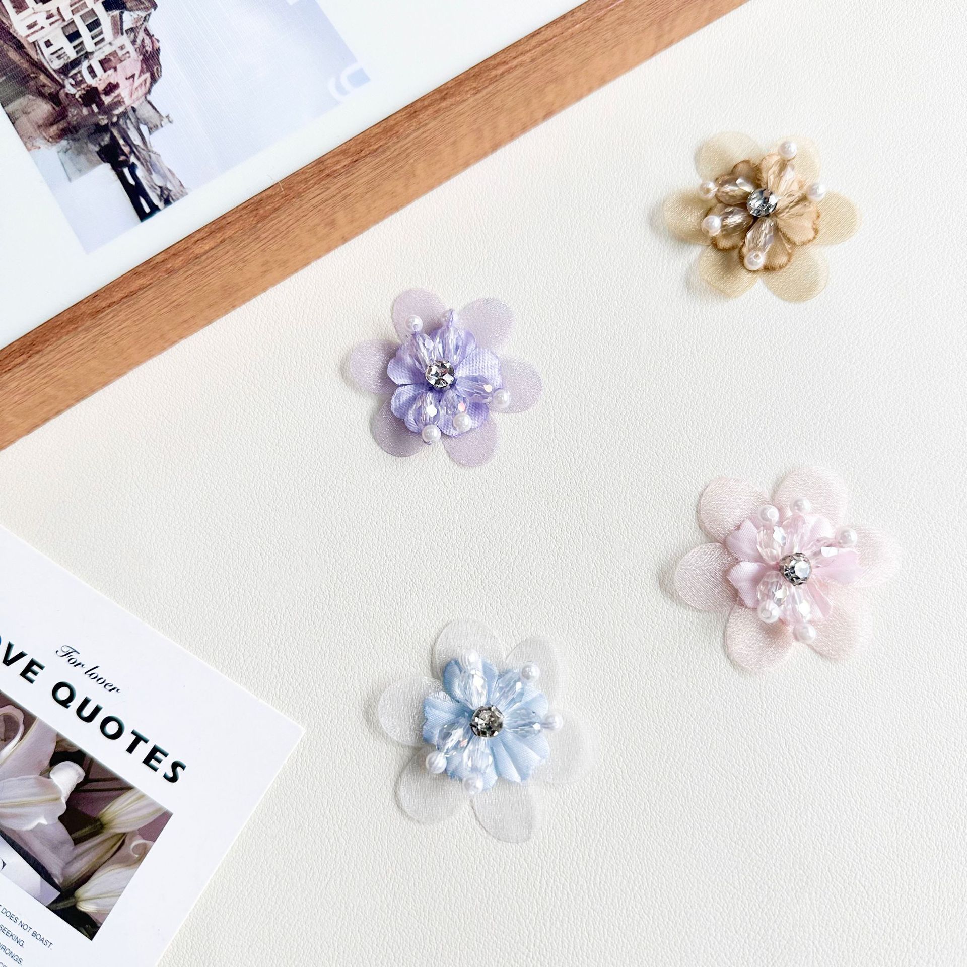 Flores hechas a mano, diamantes de malla, perlas, adornos de flores, adornos de cabello, accesorios de ropa, accesorios de boda, materiales de tocado al por mayor.