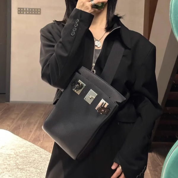 Universal quality chest bag for men and women