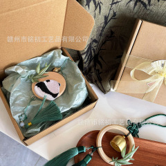 中秋の国風流蘇風鈴は原木の古風漢服の道具を飾ります。