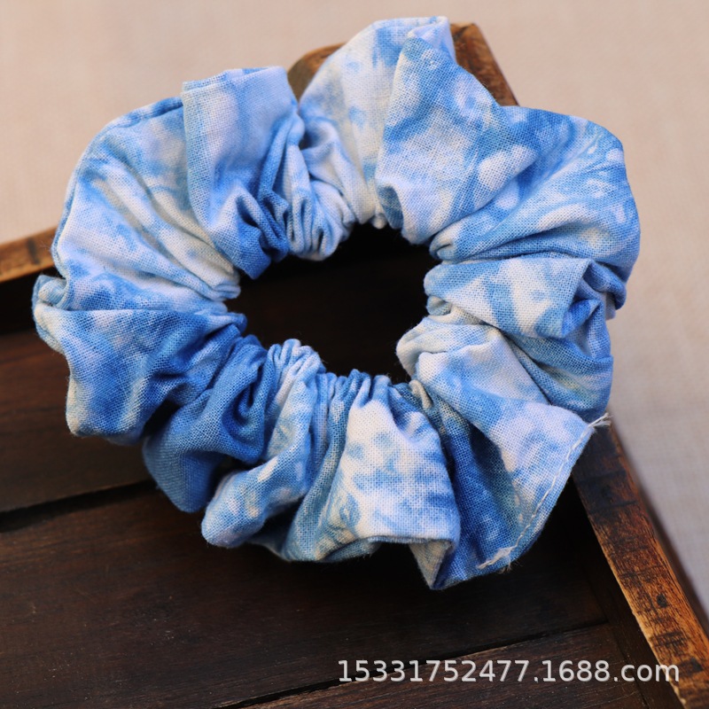 구름은 파란색으로 물들어