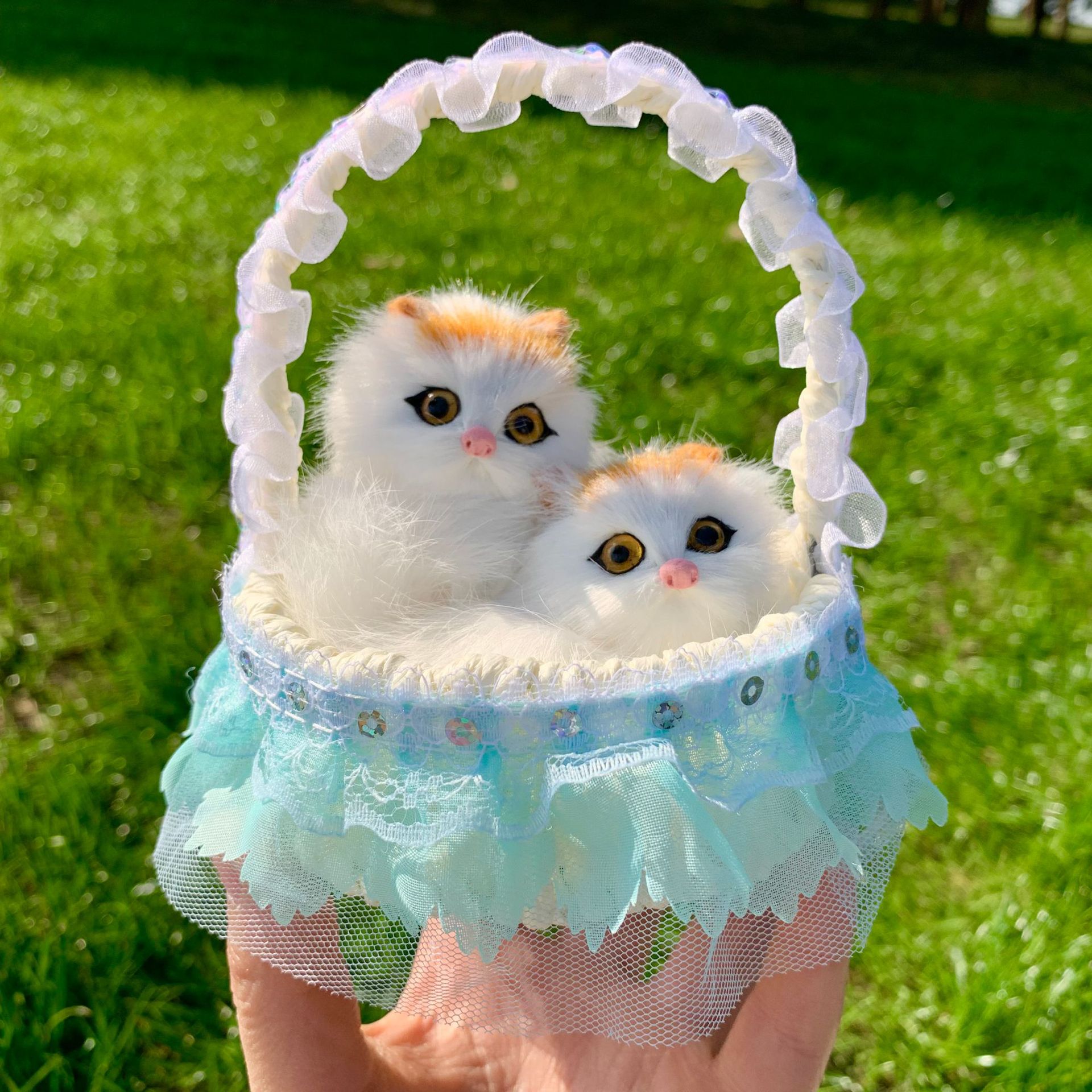 Vert clair cinq doigts panier de fleurs mère et enfant chat