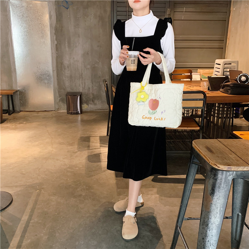112291 Fresh and delicate quilted embroidered tote bag, a canvas bag for female students' classes, a simple and artistic shopping bag undefined