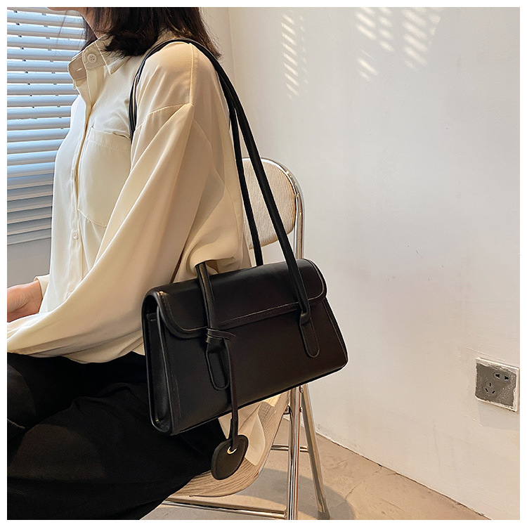 Fashion Textured One-shoulder Underarm Bag Large-capacity Tote Bag display picture 10