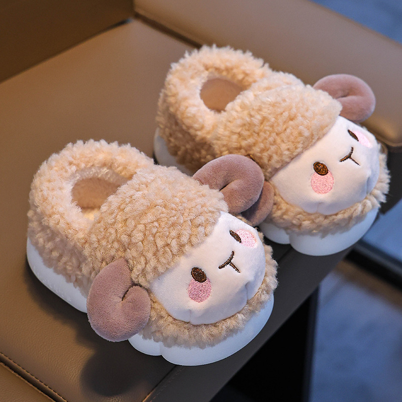 Invierno zapatillas de algodón para niños niñas 2024 nuevo calentamiento y pelusa para niños bolsas de dibujos animados para bebés zapatos caseros