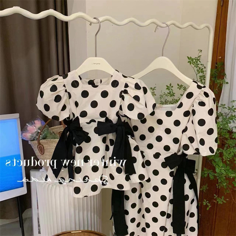 Ropa para niños ropa para padres e hijos 2023 Verano nueva Corea del Sur niñas vestido de lunares madre e hija moda falda de cuello cuadrado moda