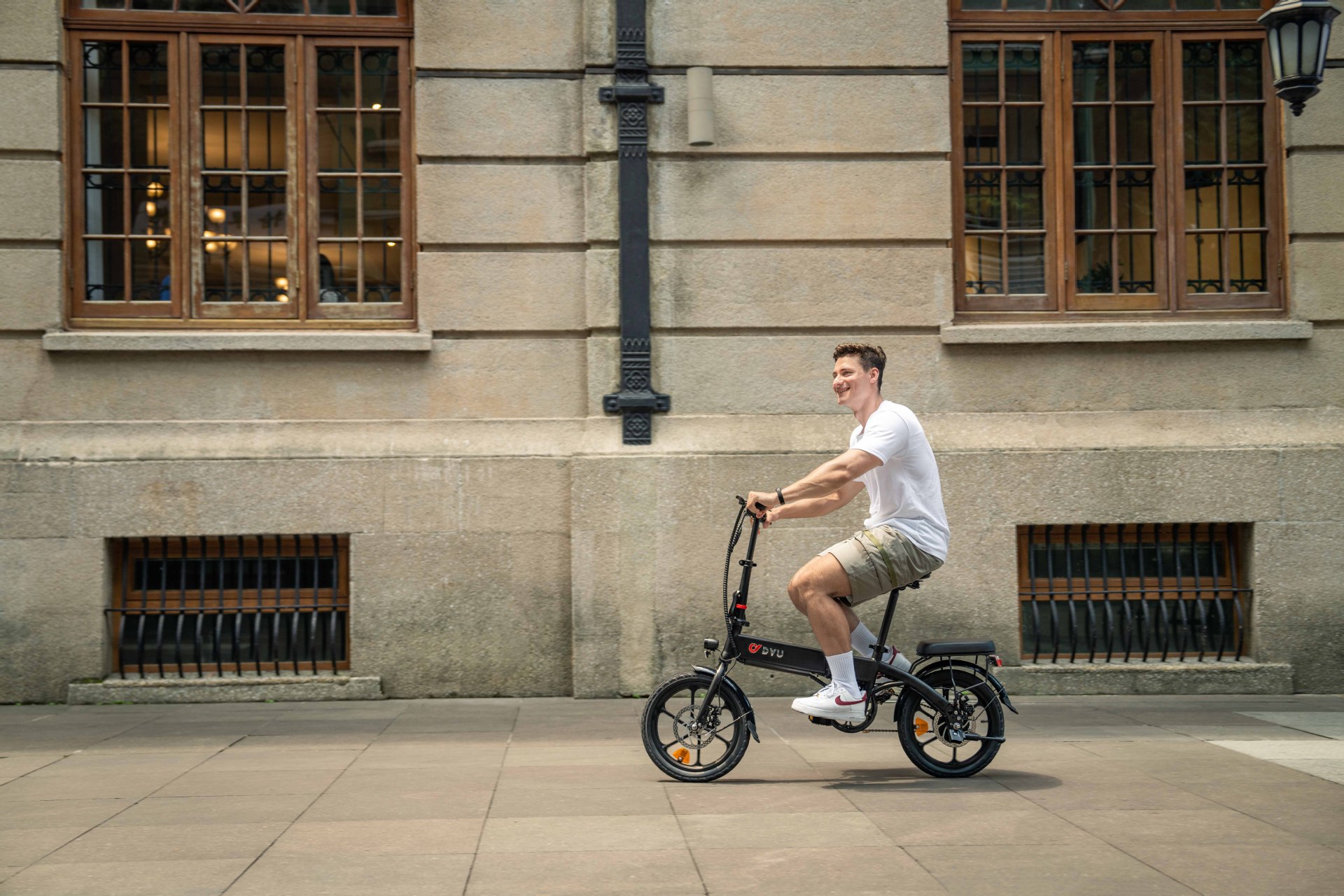 Cross-border wholesale from Dayu Factory: New lithium battery long-range folding electric assist bicycle for men and women