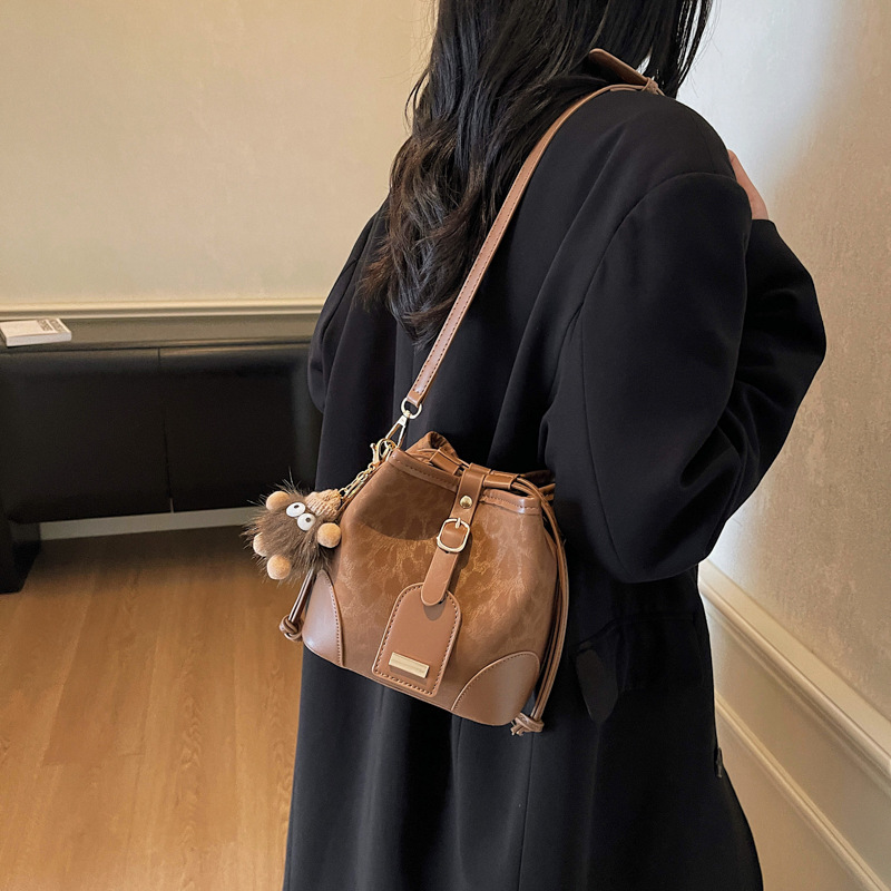 Bolso de moda de alta calidad para mujeres otoño y invierno 2025, nuevo estilo de moda, bolso de hombro universal, bolso de tendencia.