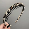 Light scalloped headband