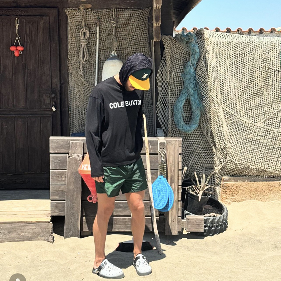 Cole Buxton eslogan minimalista letras logotipo impresa camiseta de manga larga