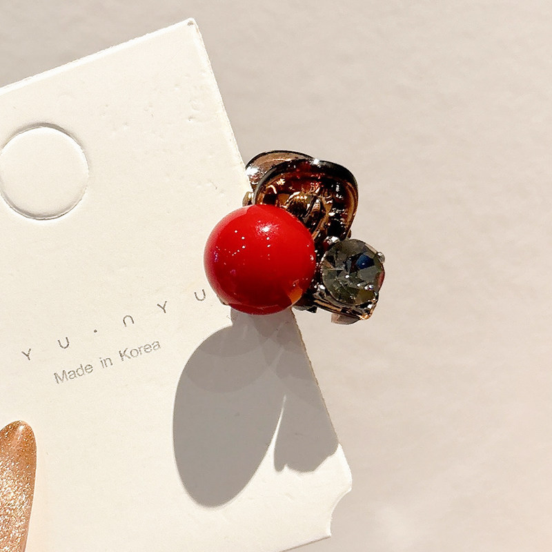 Red rhinestone mini hair claw clip