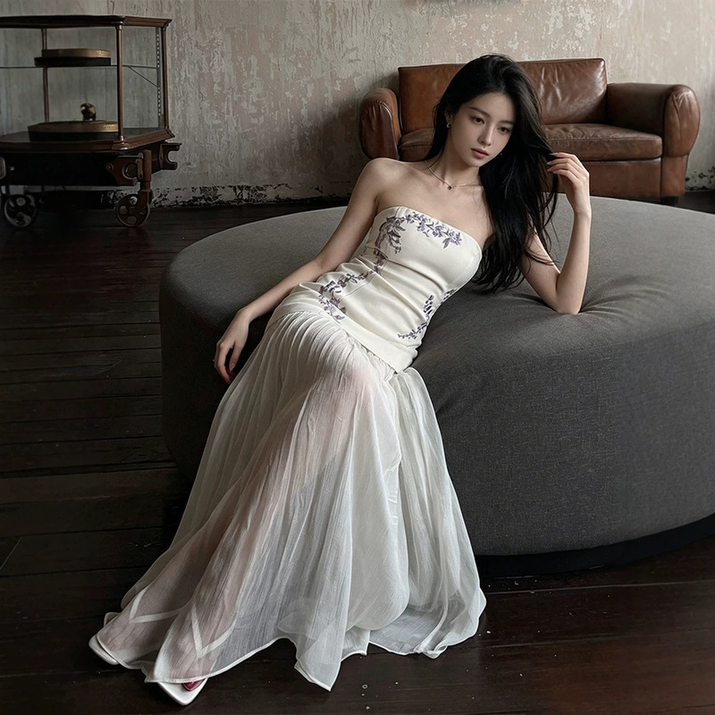 Hydrae White Embroidered Strapless Dress for Women, Summer Waist-Cinching Off-Shoulder Long Dress with Mesh Patchwork Hydrae White Embroidered Strapless Dress for Women, Summer Waist-Cinching Off-Shoulder Long Dress with Mesh Patchwork