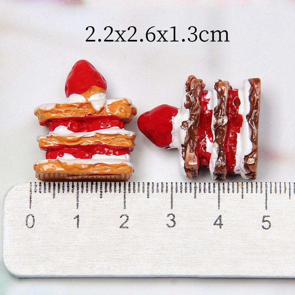 Resina Napoleón Strawberry Cake Food Play Wholesale Dessert House Adornos Food Play Diy Pendientes de gel de crema Accesorios