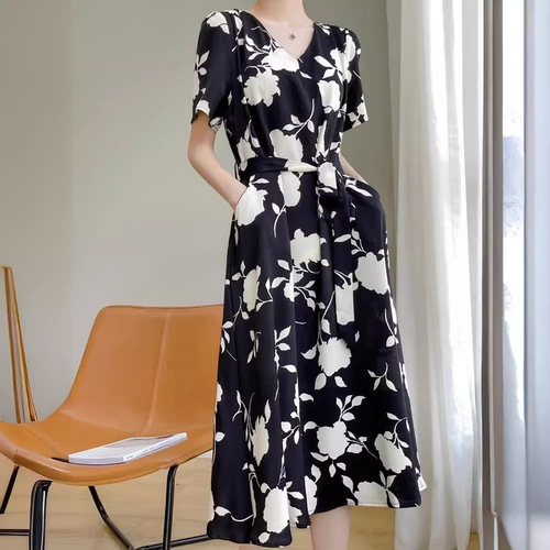 Smooth satin V-neck dress for women, new fashion short-sleeved tie waist slimming, stomach-hiding long dress, floral print dress
