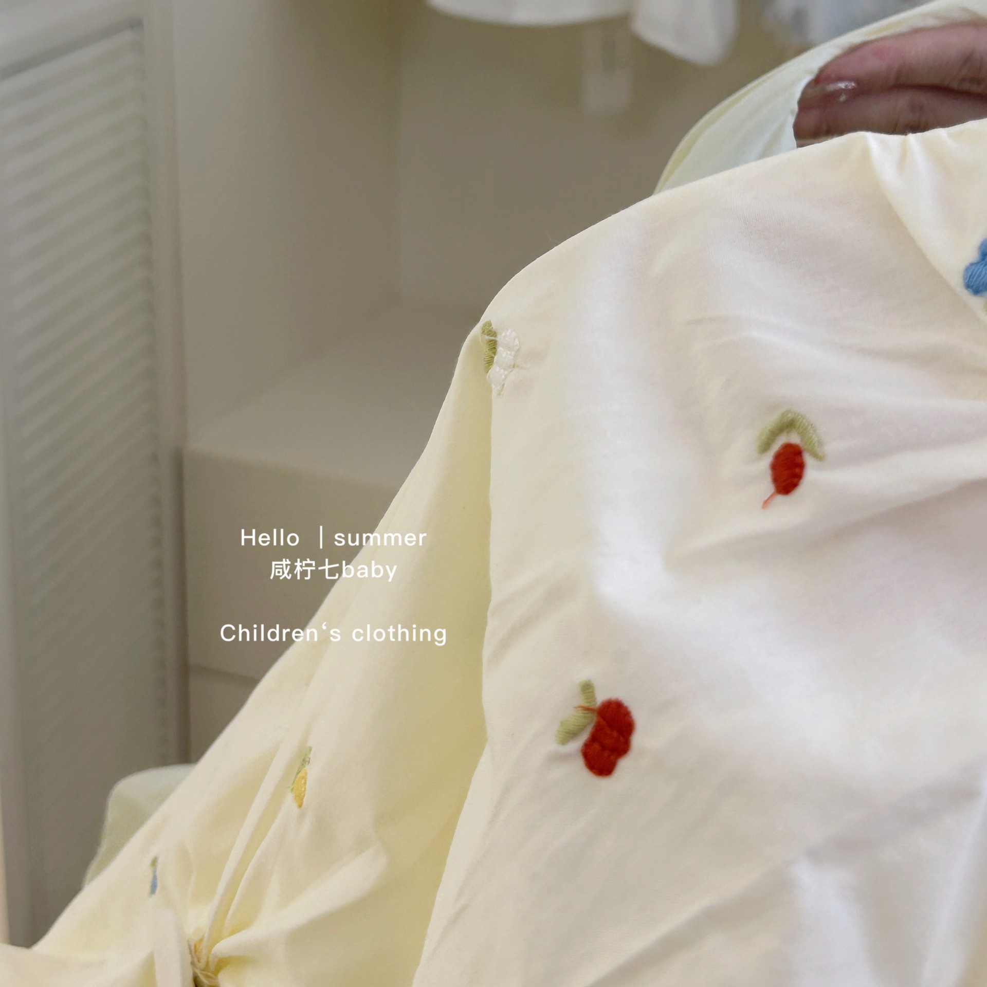 Xianning siete vestido de verano personalizado nuevo estilo 2025 falda de botones florales bordados para niñas falda de chaleco de bebé de estilo occidental marea