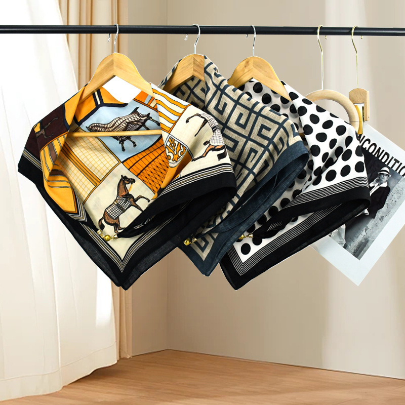 跨境新款懒人磁吸扣护颈女士方巾小金球三角巾高级感百搭围巾领巾