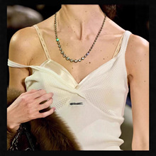 25͸߶Ůb¿ɫԸL΢@¶ᘿ