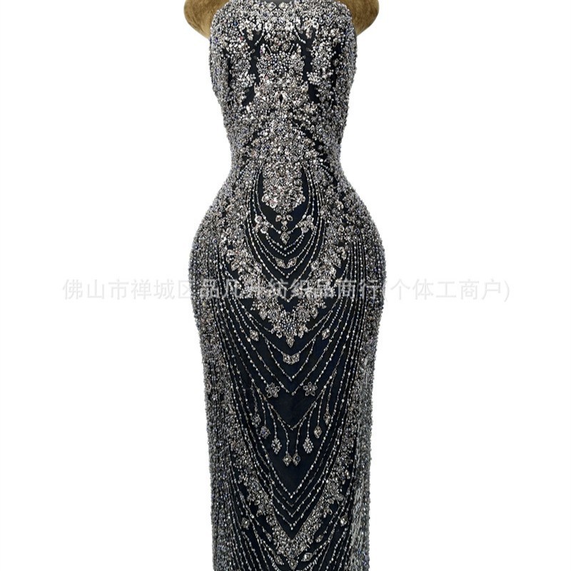 Fabricante de lujo bordado a mano Peacock Tail red tela de encaje de plata cristal perlas adornos formales tela de vestido de baile