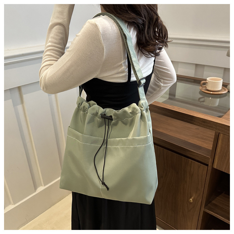 The popular autumn and winter bags for women in 2024: large-capacity crossbody bag, Tote commuter bag, single-shoulder bag, soft undefined