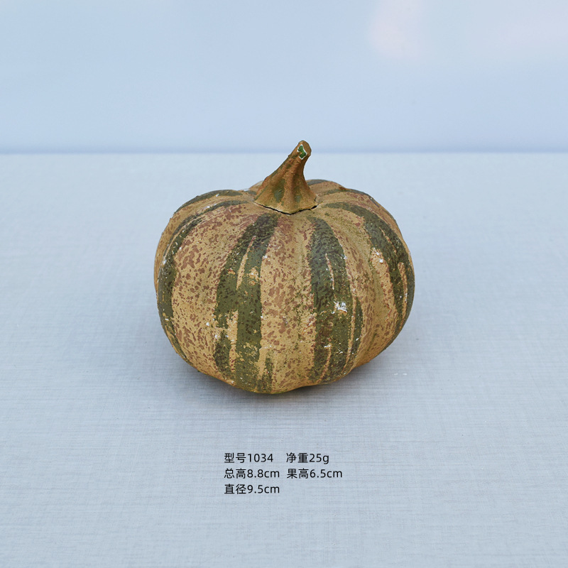 かぼちゃの模型の泡の装飾のハロウィンの置物の撮影の道具の偽の野菜の果物の秋の果実の配置をシミュレーションします。|undefined