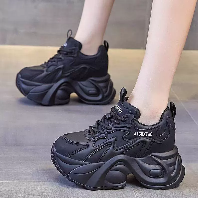 Внутреннее увеличение обуви папы женская весенняя модель 2025 новая толстая подошва тонкая, ноги длинные, грязные и высокие каблуки повседневные одиночные туфли