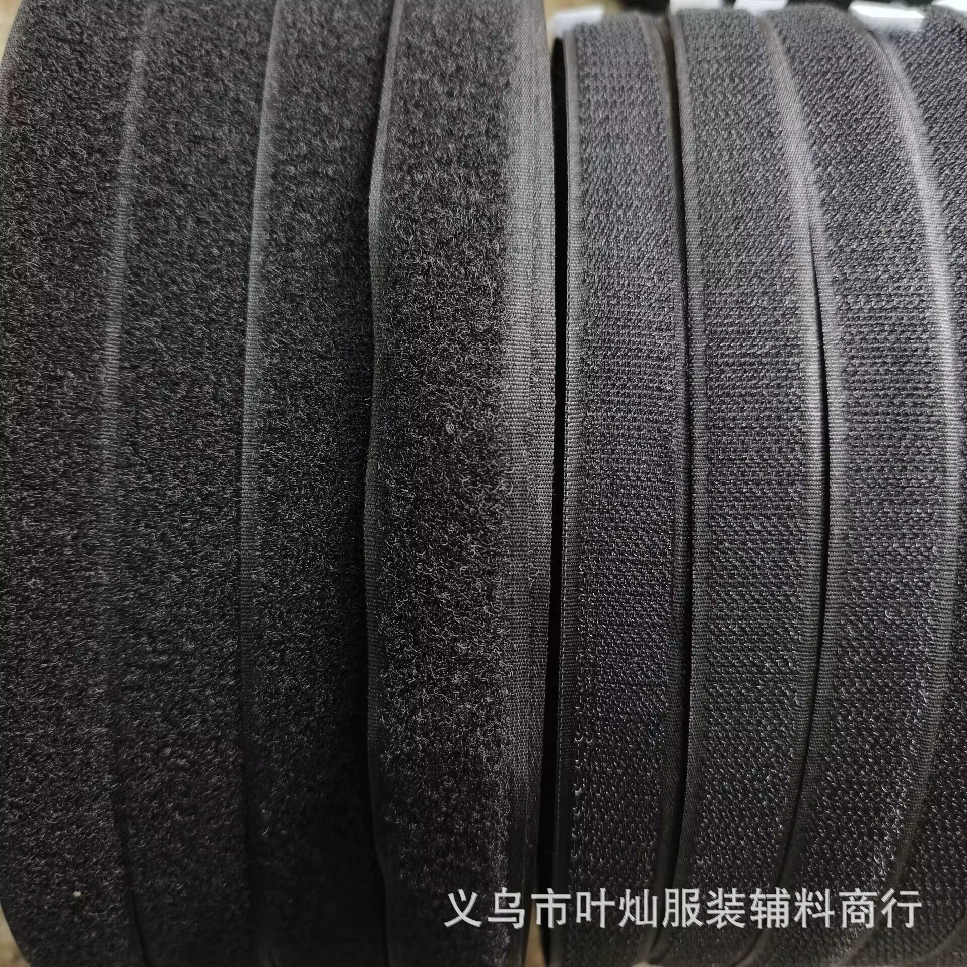 Оптовая продажа, черная полиэстеровая липучка, красочная одежда, шип для багажа, лента на крючках и петлях, белый крючок, нейлоновая поверхность, липучка