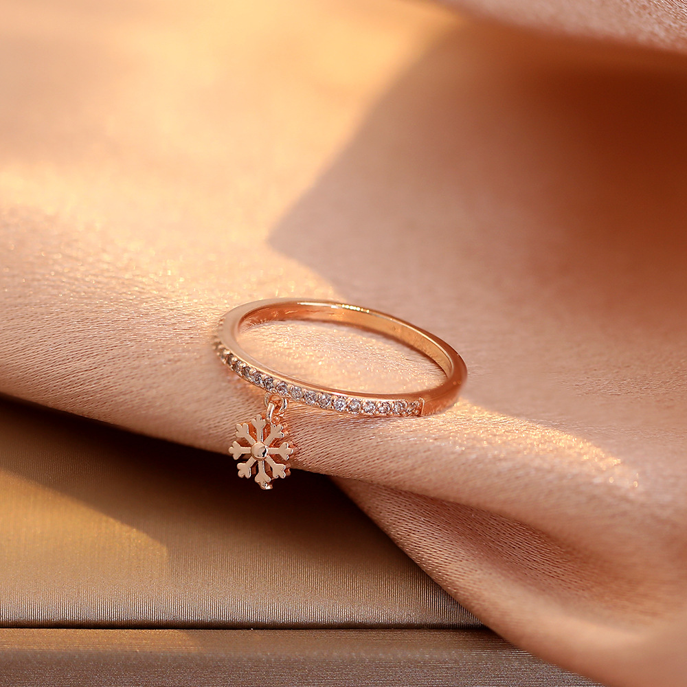 Simple Copper Inlaid Zircon Snowflake Ring New Creative Index Finger Ring Wholesale display picture 6